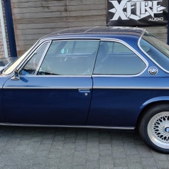 oldtimer BMW with hifi upgrade
