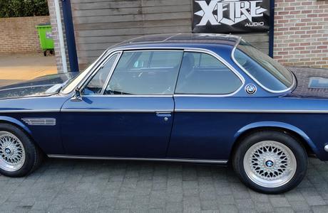 oldtimer BMW with hifi upgrade