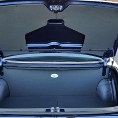 oldtimer BMW with hifi upgrade